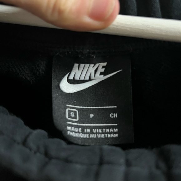 Nike joggers - Picture 2 of 5